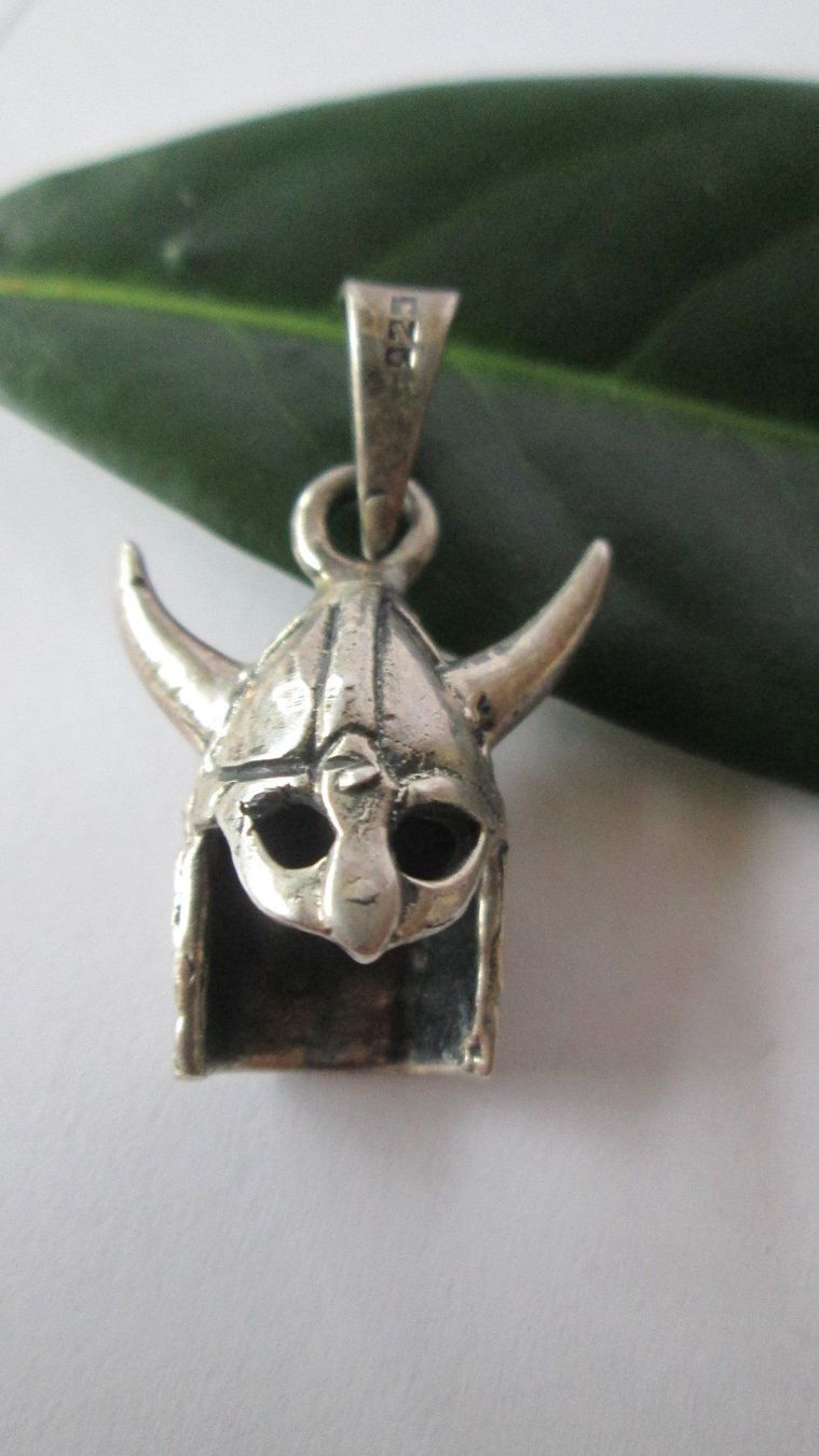 Ciondoli: Wikingerhelm Kettenanhänger 925er Silber – Nuovo (secondo la descrizione) da Drochtersen venduto da Simonchen