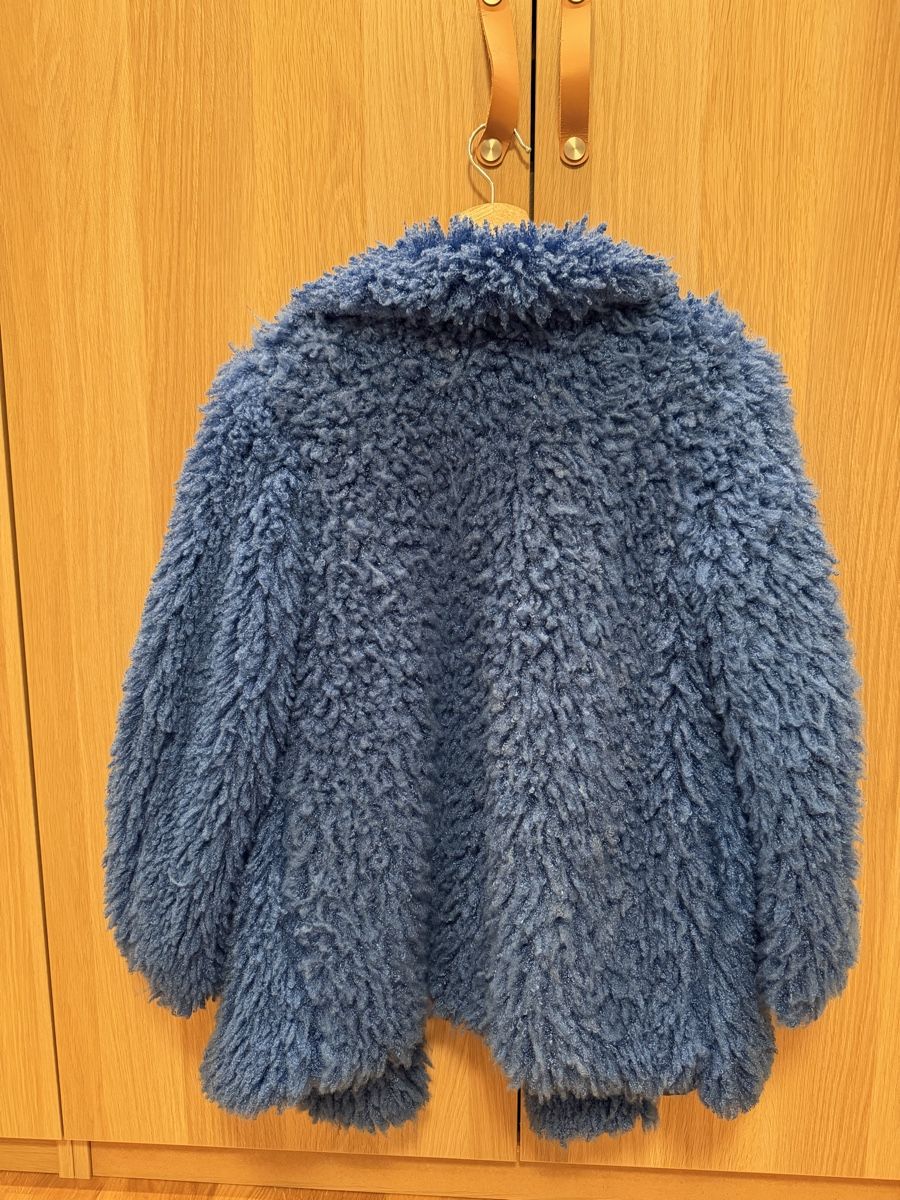 Mäntel: Blue Faux Fur Coat Size 40 – Gebraucht aus Horgen von Elizhadz 1