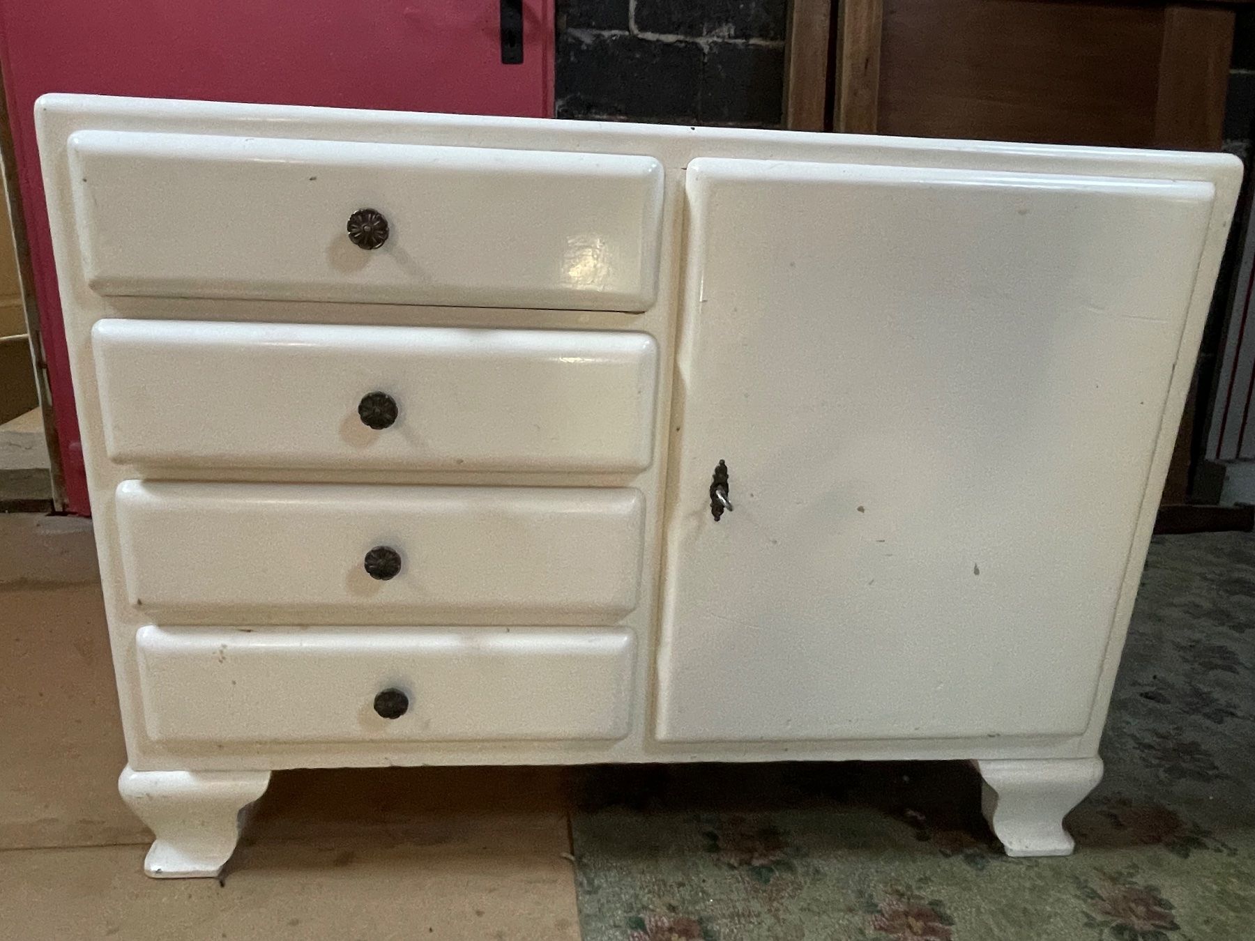 Cassettiere: Commode vintage avec tiroirs et porte – Usato da Granges-Marnand venduto da val_2b5z