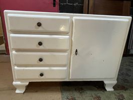 Commode vintage avec tiroirs et porte