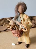 Schwarzenberger Krippenfiguren Frau 27cm mit Korb N1