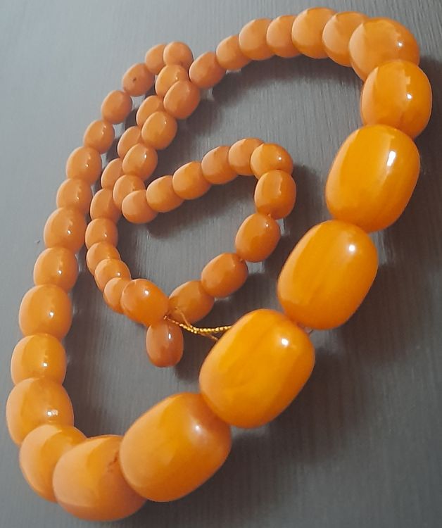 Collier vintage Bakélite et bois (Gebraucht) in Marly für CHF 1 - mit