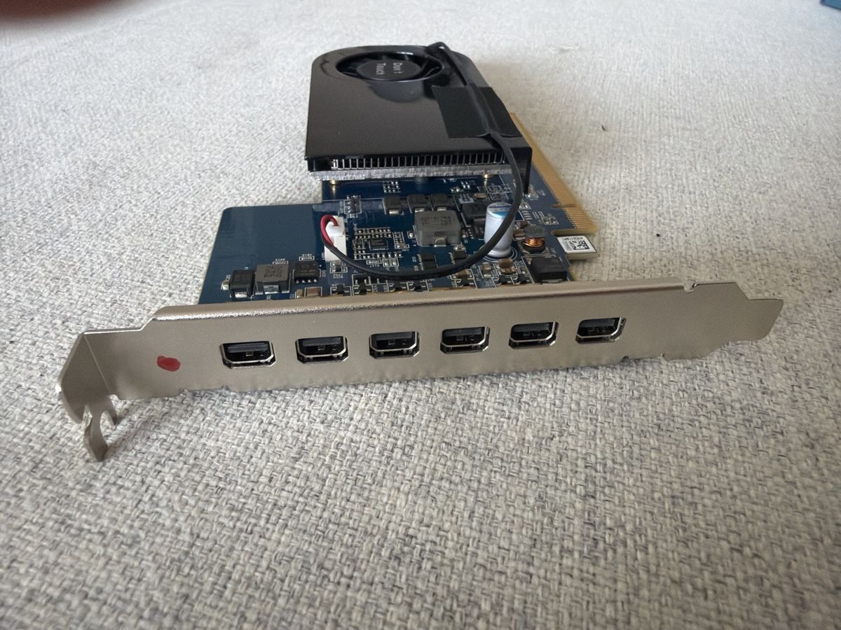 Amd Schede grafiche: AMD FirePro W600 - 6x Mini-DisplayPort – Usato da GÜMLIGEN venduto da DJ-Jana 1