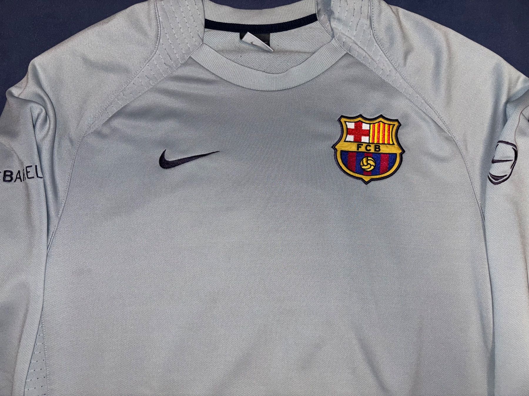 Nike Maglioni & Felpe: FC Barcelona Trainings Top Pullover Nike Ronaldinho – Usato da Rain venduto da JerseyLegends 1