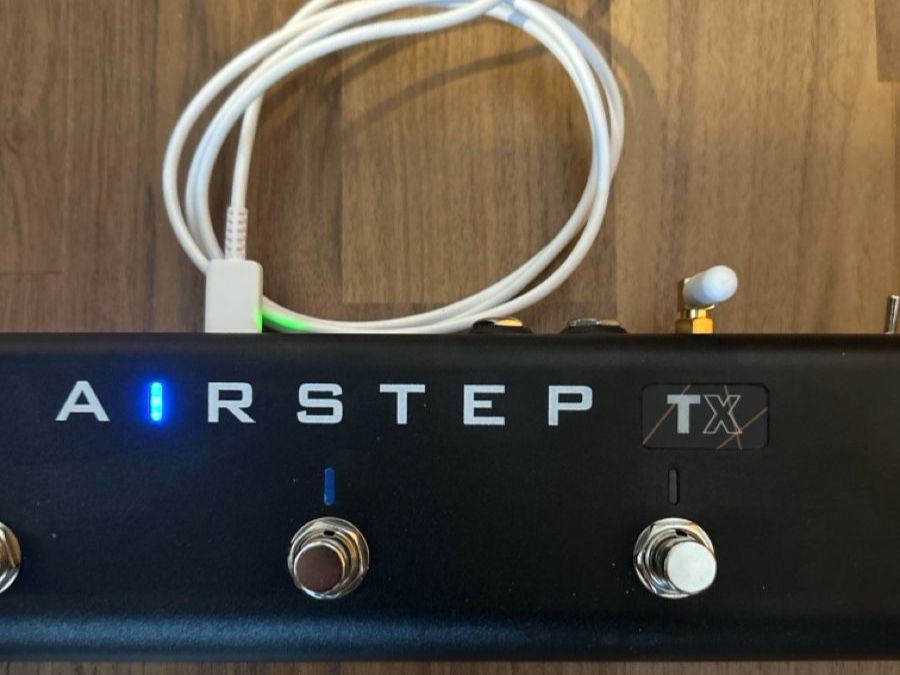 IK Multimedia Instruments de musique: Airstep TX MIDI-Controller mit Tonex One Effektpedal – D'occasion à Magden par Vinci70 2