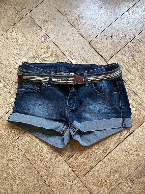 Jeans: Kurze Jeans mit Gurte Gr. 36 – Usato da Bern venduto da tan_2rrh