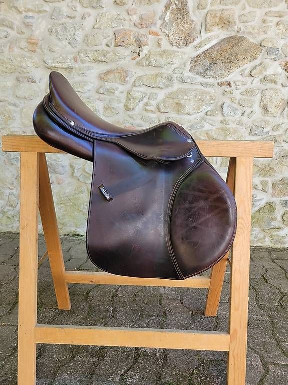 Selles, accessoires: Sattel mit GEBROCHENEM Sattelbaum – D'occasion à Mühledorf SO par Floramedora