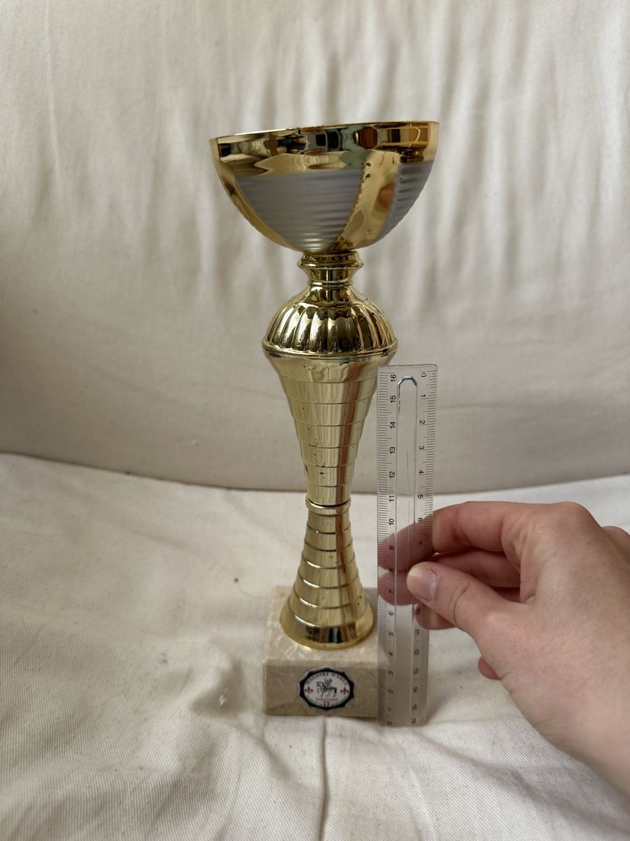 Sonstiges zum Sammeln & Seltenes: Goldener Pokal – Gebraucht aus Basel von ari_f26x 1