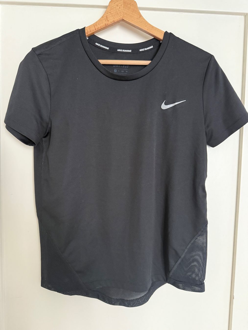 Nike T-shirt: T-shirt Nike – Nuovo (secondo la descrizione) da Bern venduto da Paramagurunathan