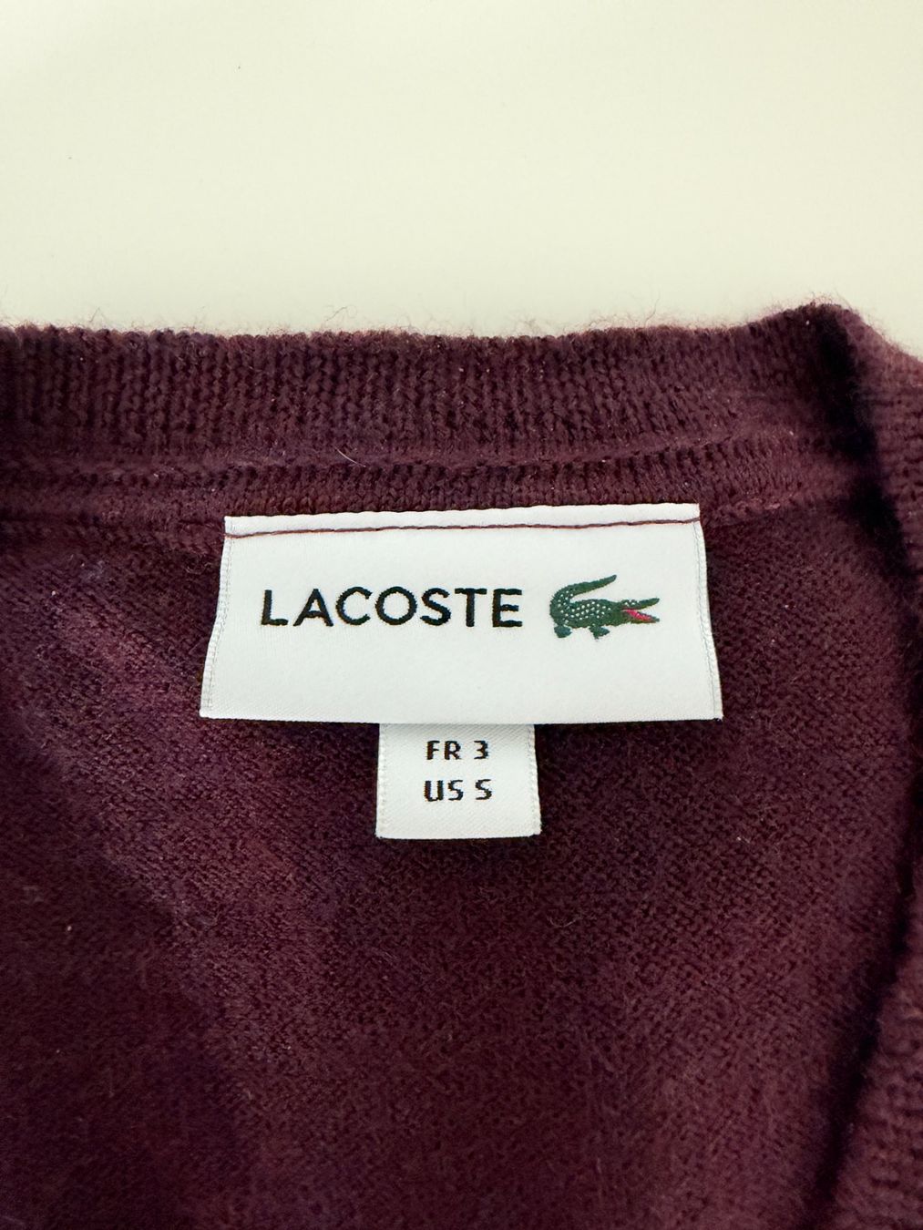 Lacoste Pullover & Sweatshirts: Pull Lacoste col V bordeaux - Taille 3 / S – Gebraucht aus Fully von Avranville 2