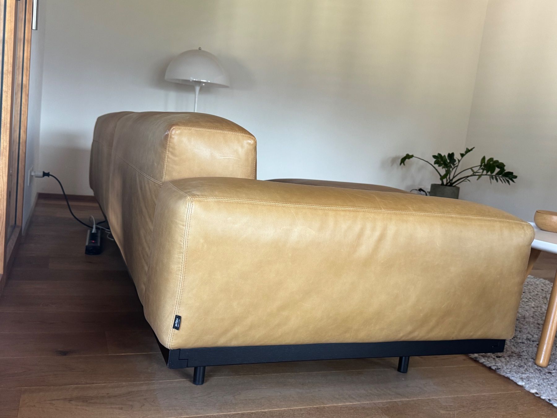 Sofas: Design-Ledersofa Naviglio mit Pouf – Gebraucht aus Maienfeld von inagrella 4