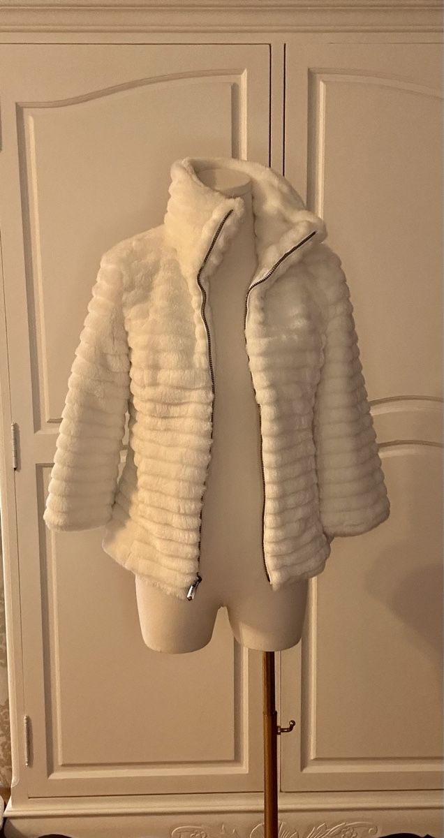 Guess Jacken: Guess Kunstfelljacke Jacke xs – Neu (gemäss Beschreibung) aus Pfaffhausen von Klaras_second_hand 1
