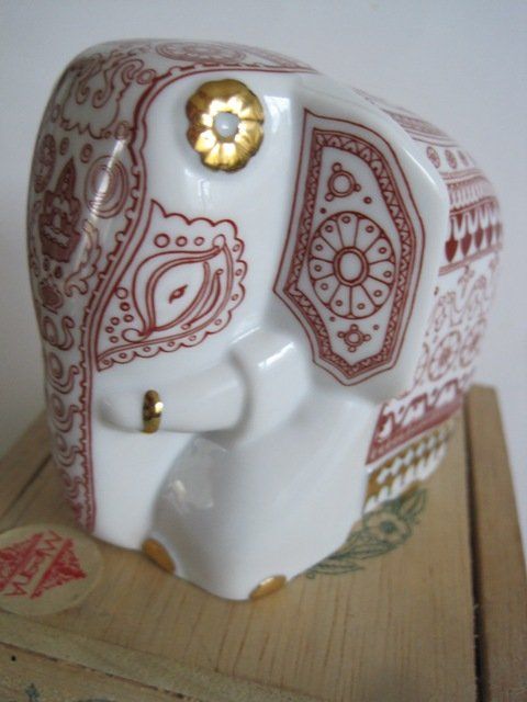 Statuette: PORZELLAN  - ELEFANT,  CEYLON TEE-GEFÄSS – Nuovo e nell'imballaggio originale da Zürich venduto da Fredor01 2