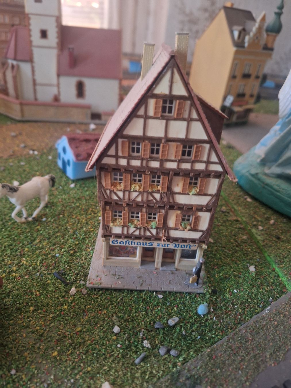 Modelleisenbahnen: Eisenbahn elektrisch mit vielen Figuren – Gebraucht aus Büttikon AG von rebeccaparvex 9