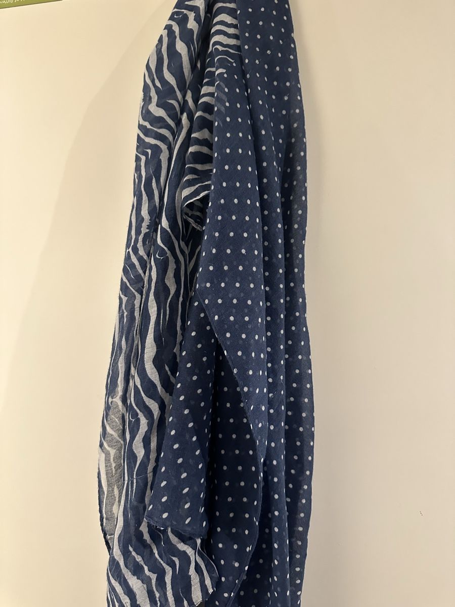Foulard & Sciarpe: Navy blue scarf with zebra & polka dot print - lightweight & – Usato da Zürich venduto da car_68nt 3