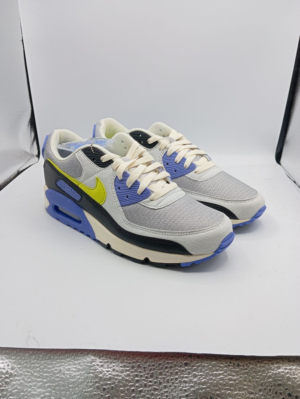 Nike Herrenschuhe: Nike Air Max 90 (EU45) – Neu und originalverpackt aus Schaffhausen von outlez 1