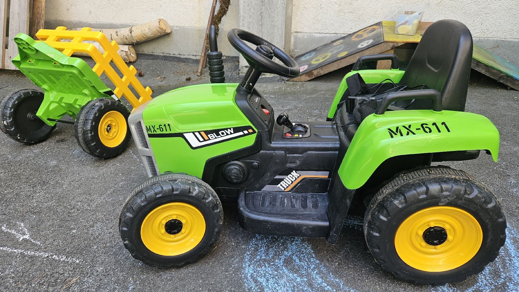 Véhicules pour enfants: elektrischer Traktor – D'occasion à Balgach par Floeru84 1