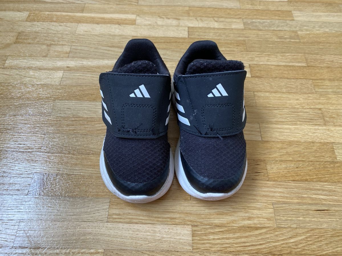 Adidas Scarpe per ragazzi: Kinder Schuhe Gr:23 / Schuhe Gr: 23 – Usato da Studen BE venduto da par_f69n