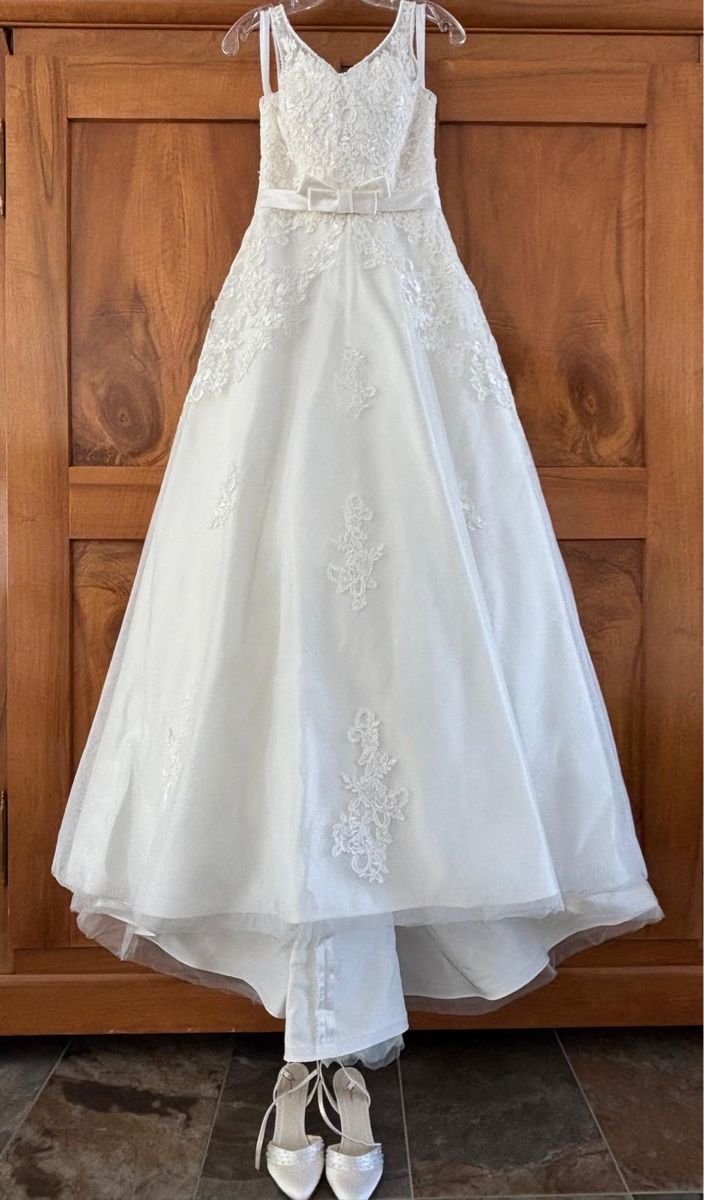 Vestiti: Wunderschönes Brautkleid mit Spitze, Grösse 36 - Traumhaft – Usato da Pfeffingen venduto da Basler113 3