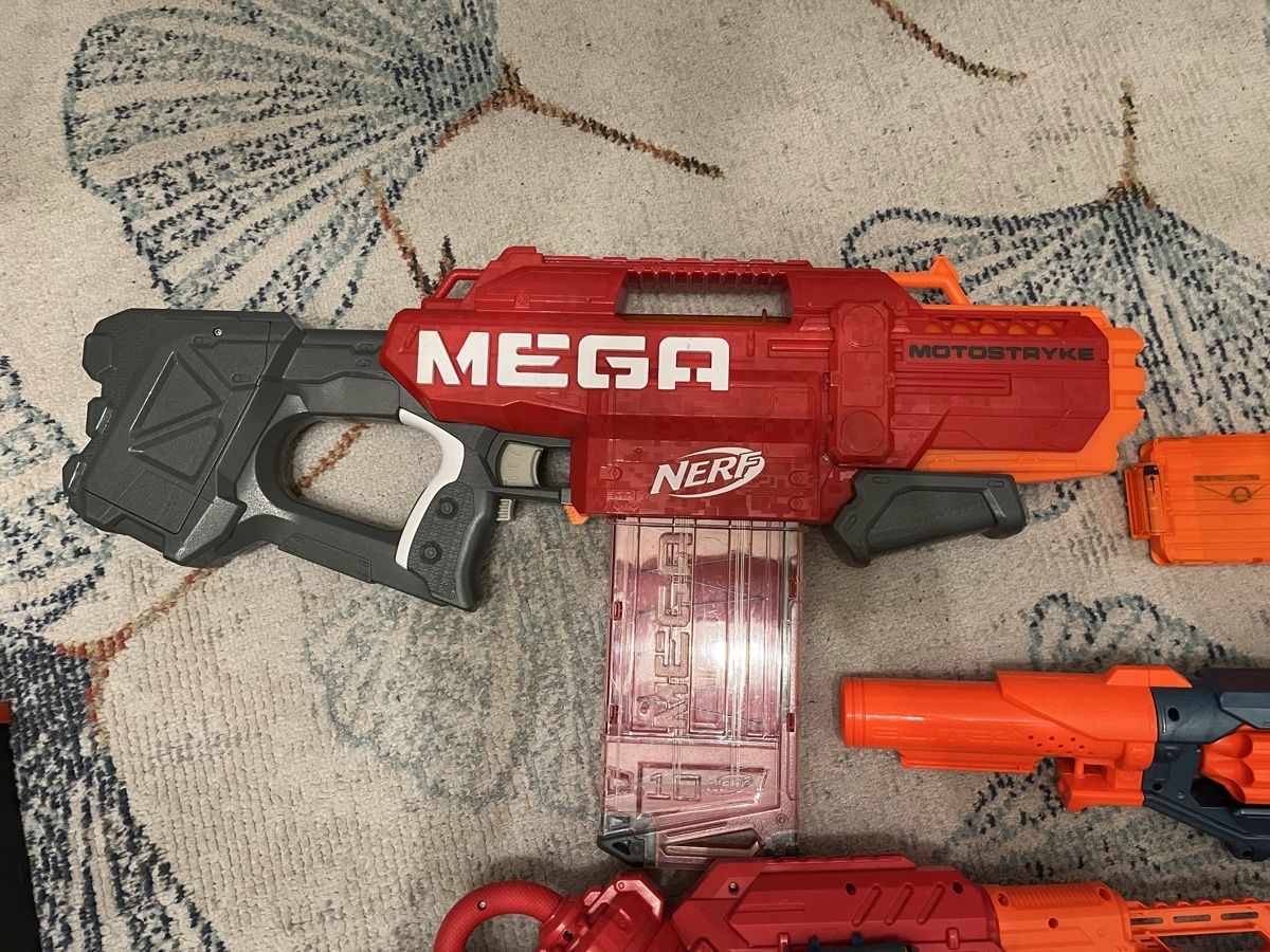 Nerf Giocattoli: Nerf Sammlung mit Ständer und Pfeilern – Usato da Winterthur venduto da Tim_76 4