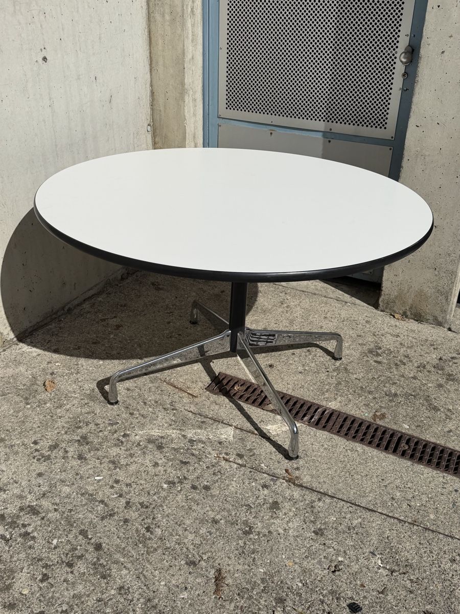 Vitra Tische: Table ronde Vitra Eames blanc occasion  – Gebraucht aus Bussigny von ShopOp 2