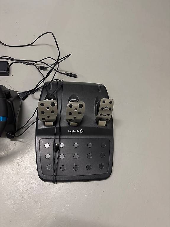 Manettes: Logitech Lenkrad – D'occasion à Happerswil par rob_5nr6 1