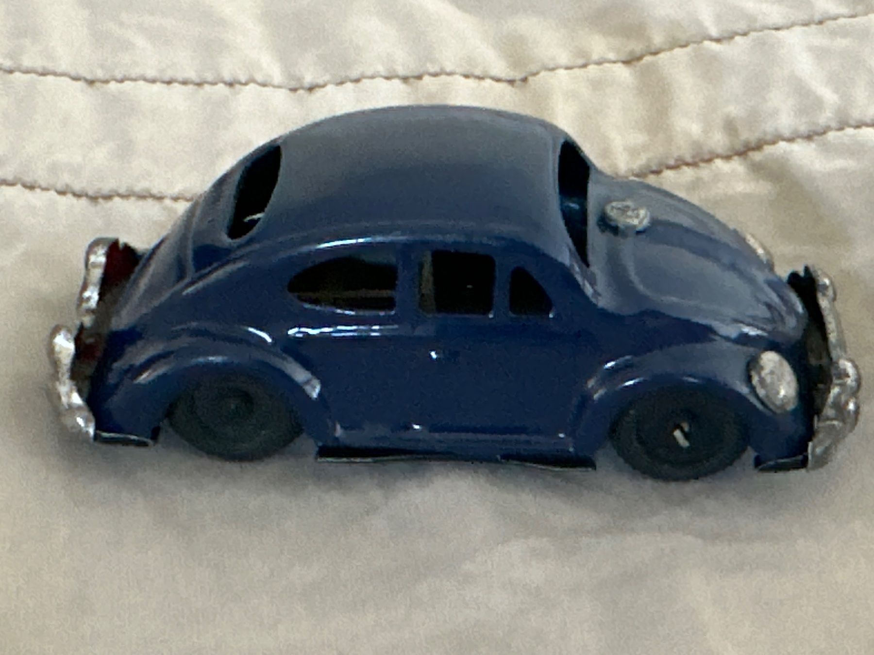 Jouets: Blechauto VW Käfer Ovali – Défectueux à Seuzach par Jage 2