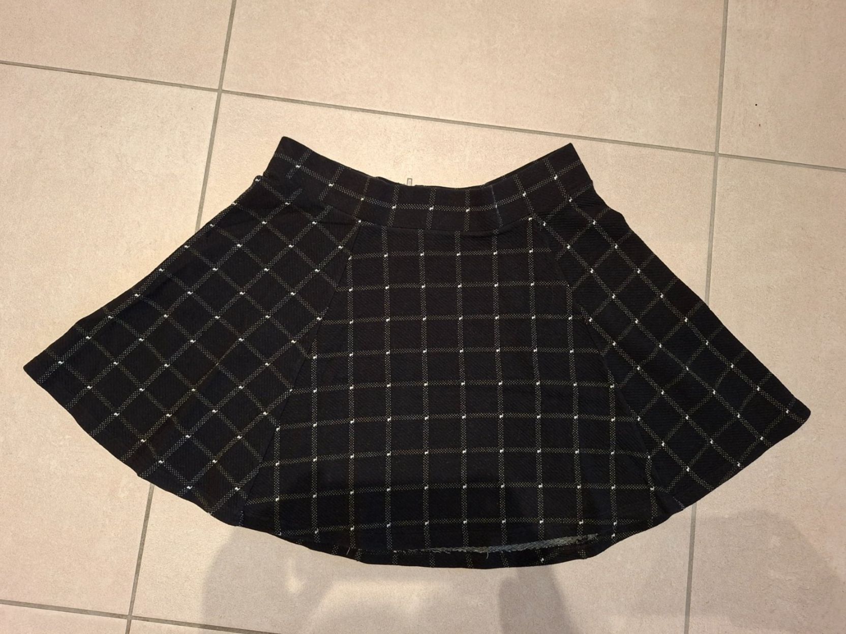H&M Jupes: Schwarz/weiss karierter Minirock – D'occasion à Waltenschwil par PlantAddict