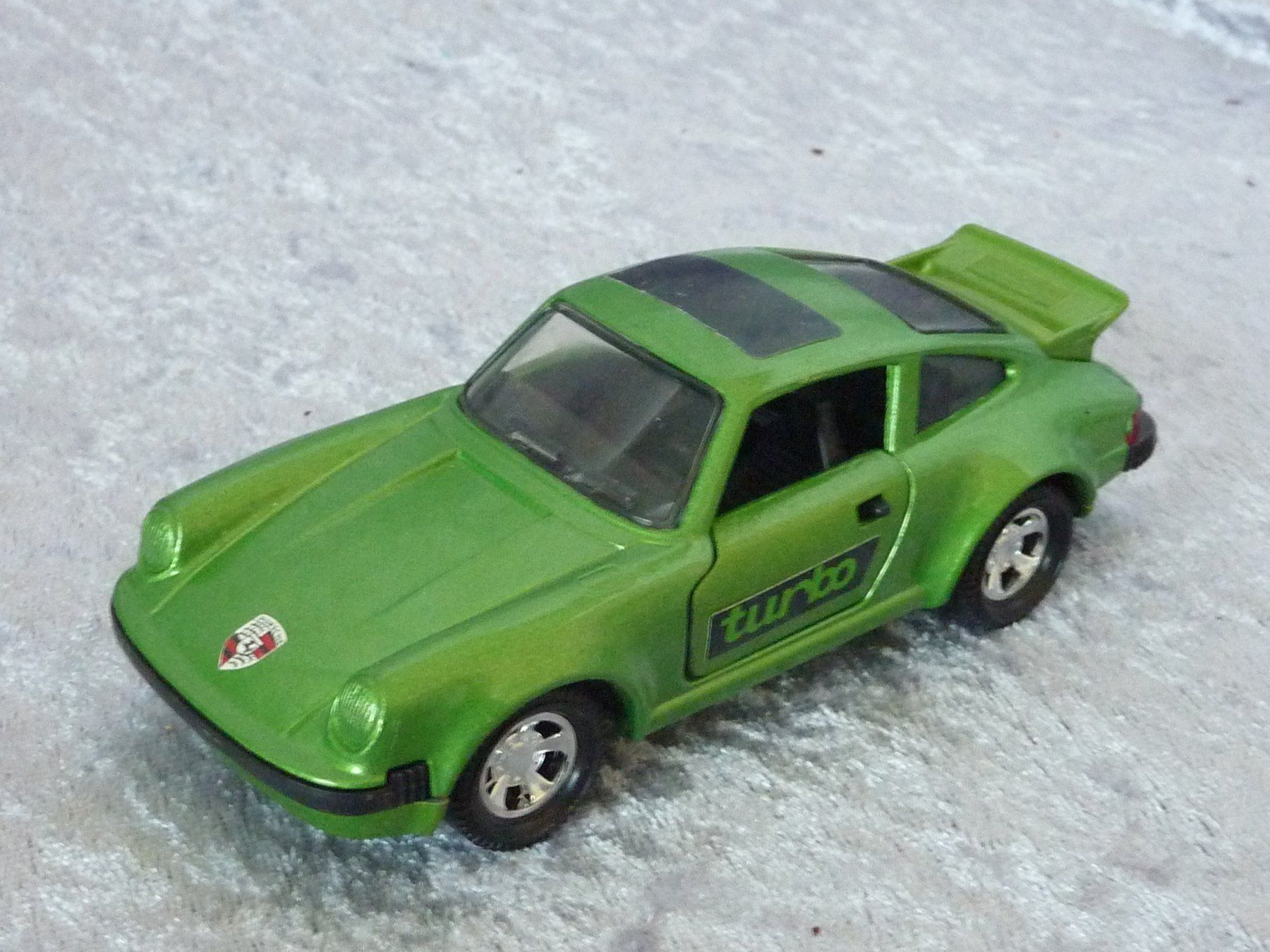 Matchbox Modellini d'auto: Porsche Turbo K-70 – Nuovo e nell'imballaggio originale da Dürrenäsch venduto da modellautos4you 1