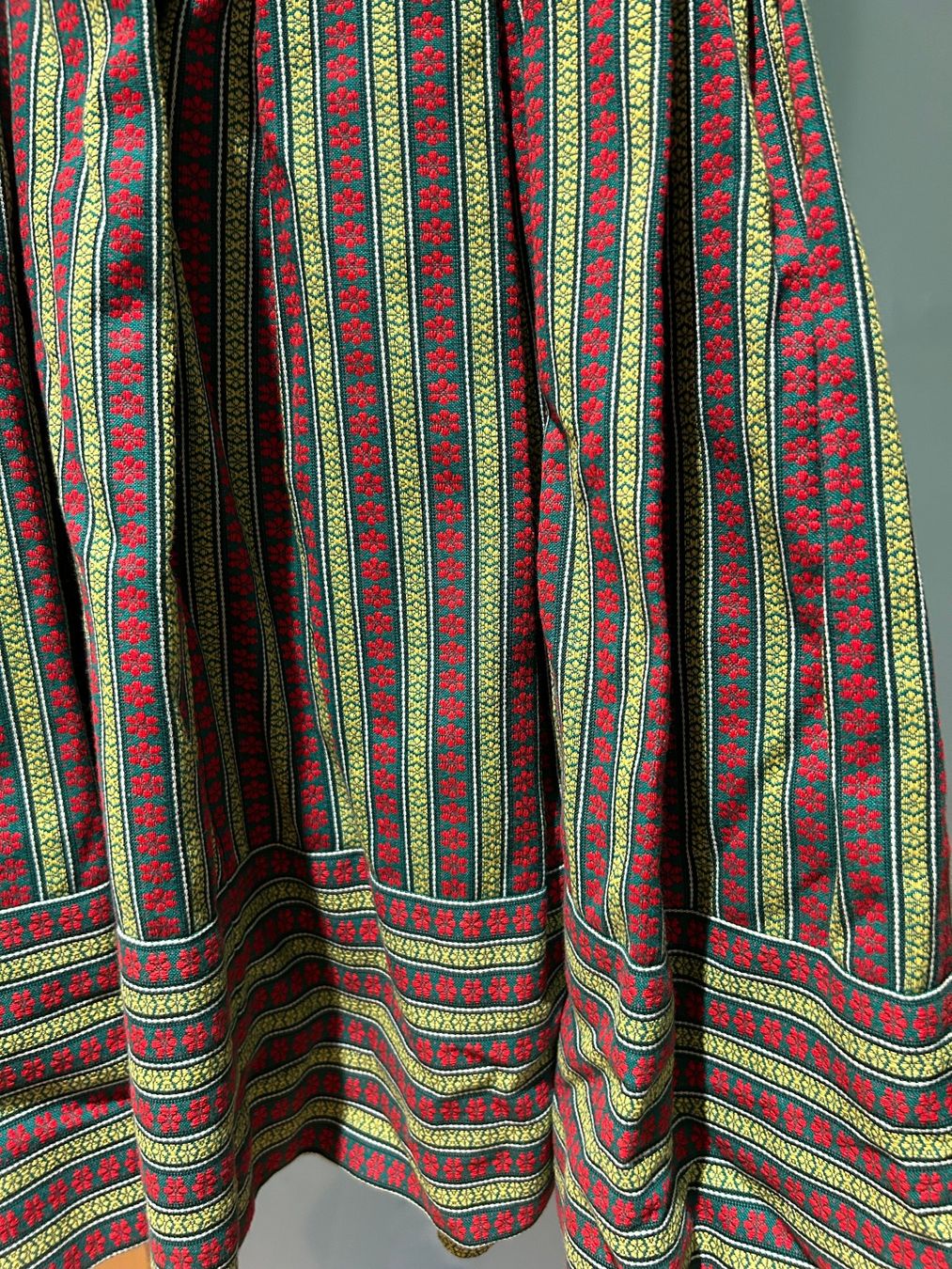 Kostüme: Dirndl mit Bluse & Schürze aus der Dirndl Ecke am Platzl – Gebraucht aus Innertkirchen von Urbachtal 3