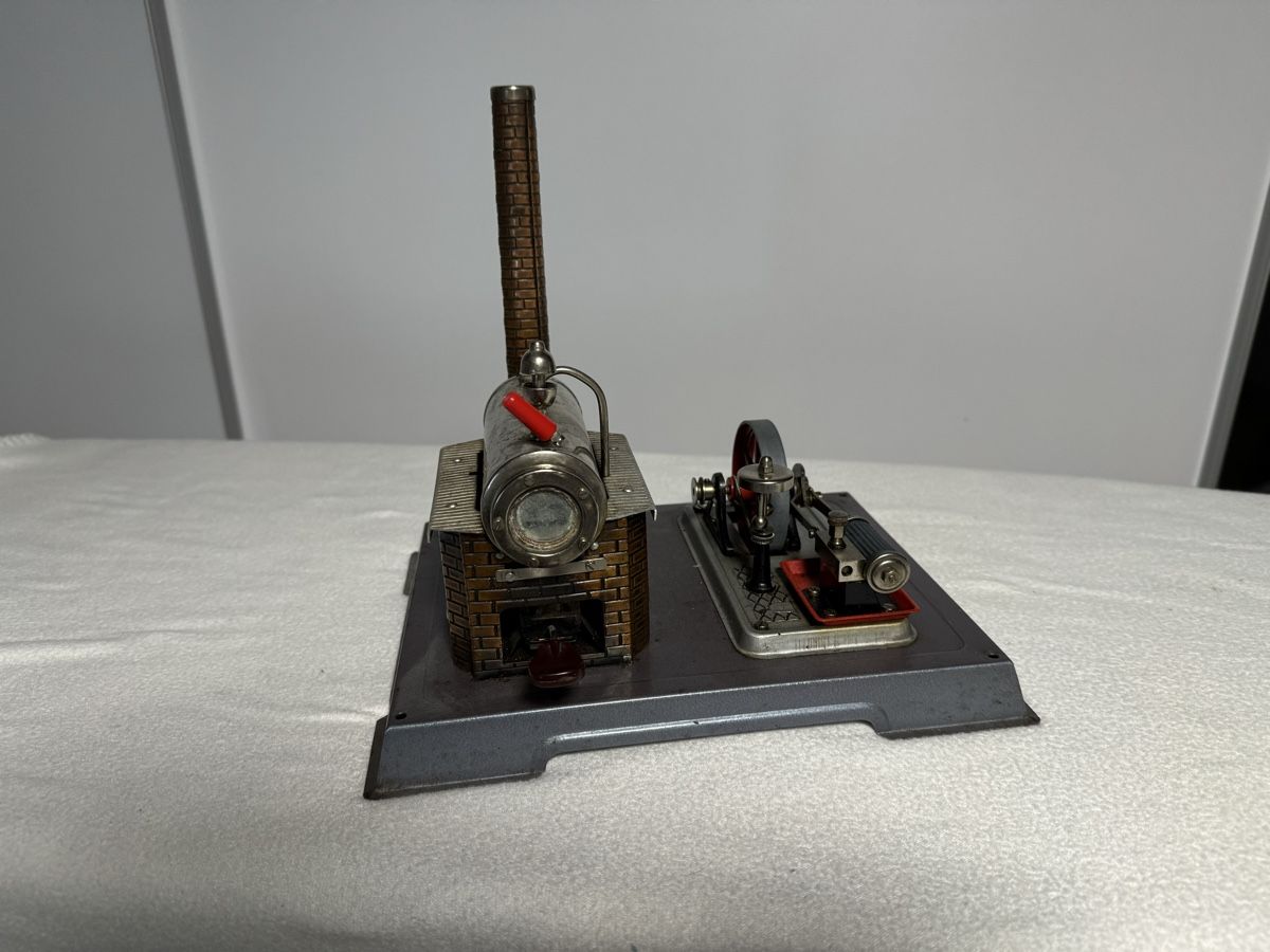 Wilesco Kits de montage: Wilesco Dampfmaschine D10 – D'occasion à Bäretswil par nat_st75