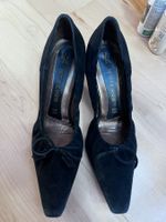 Peter Kaiser schwarze Veloursleder-Pumps mit Schleife