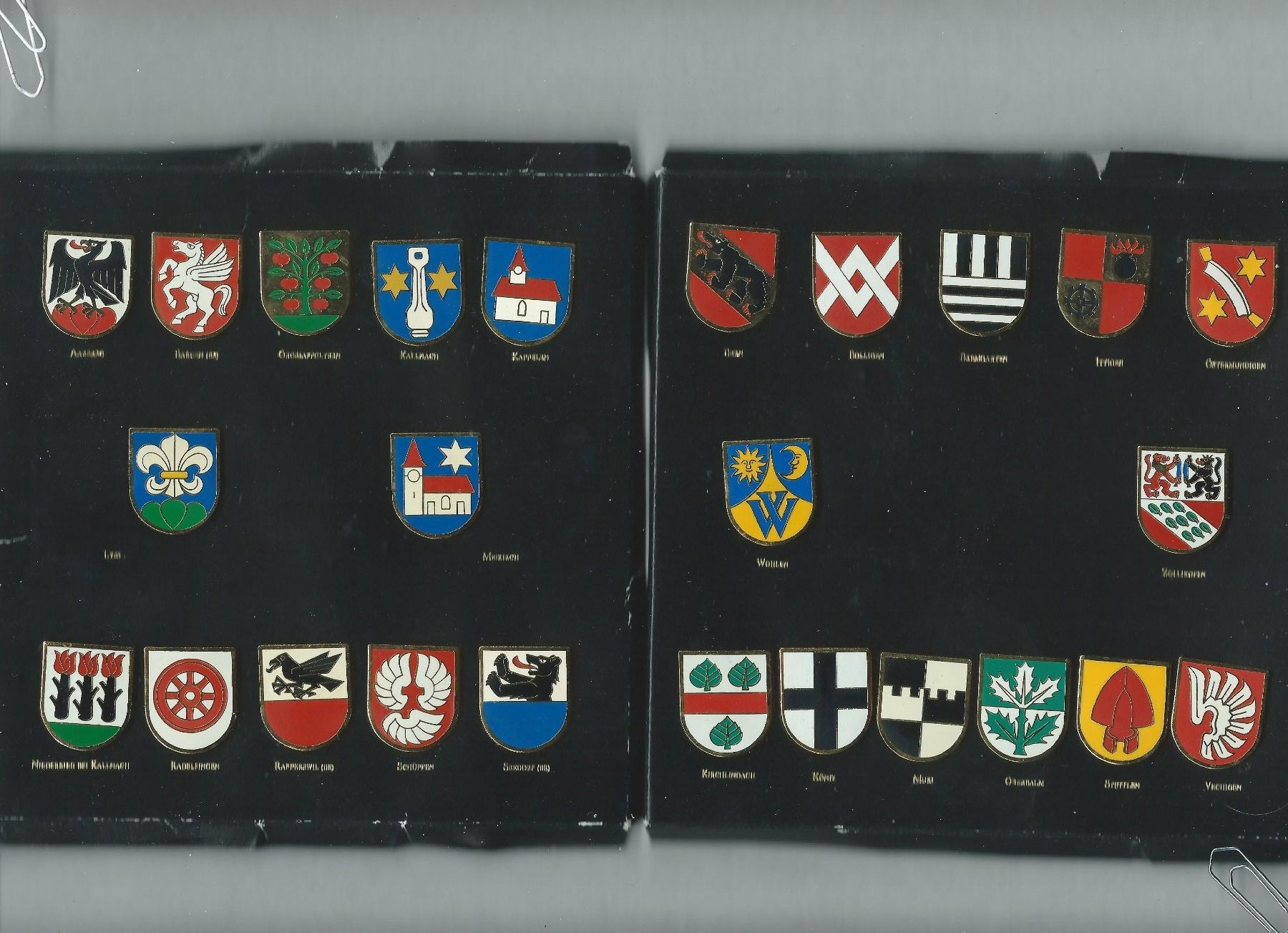Placchette & Badge: 24 Pins Gemeindewappen Kanton Bern – Usato da Zürich venduto da t24_de