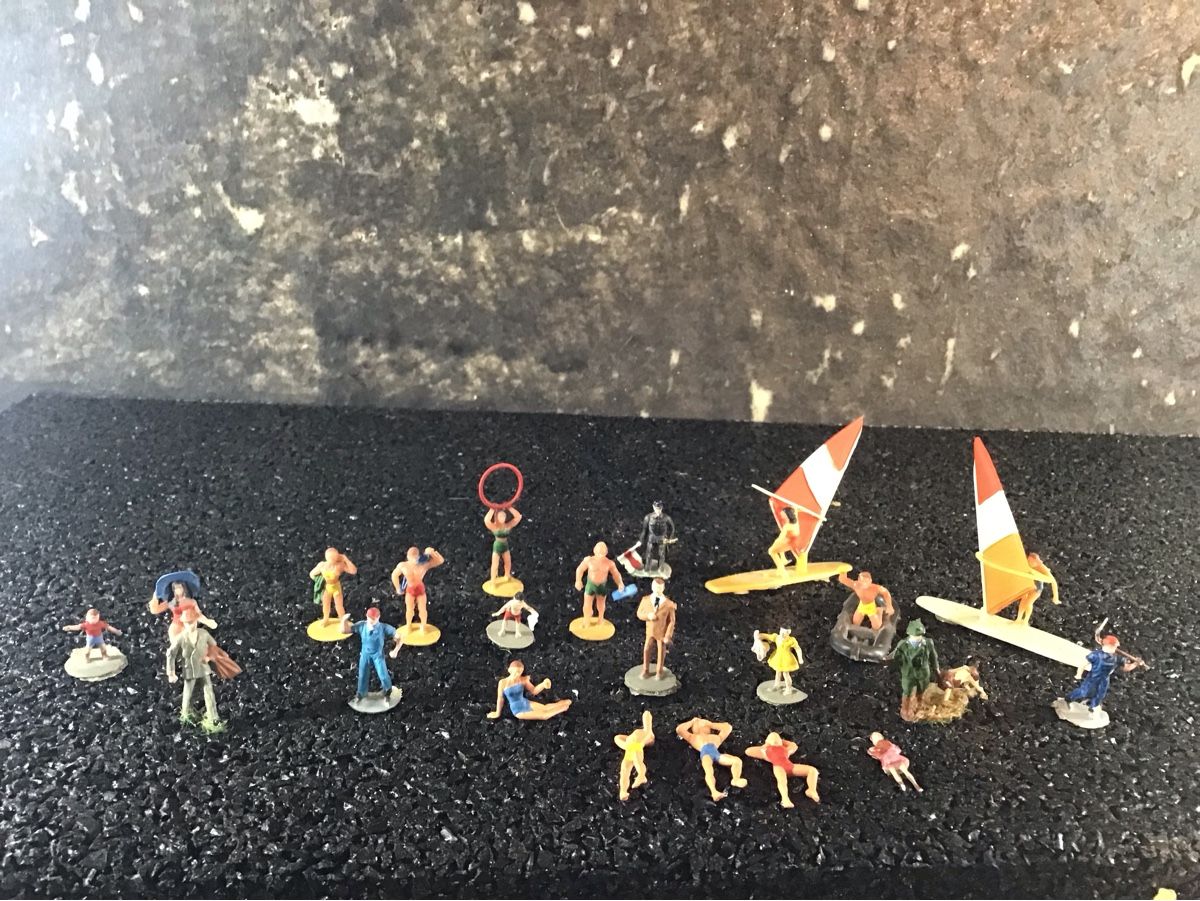 Statuette: MODELL FIGUREN 22 STÜCK  – Usato da Männedorf venduto da Spezial-Modelle