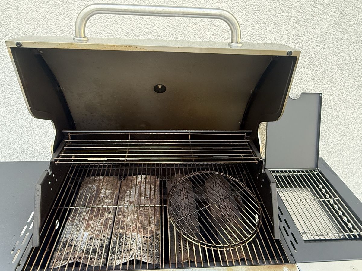 Griglie: Gasgrill mit Abdeckung, Grillmeister – Usato da Effretikon venduto da Dario_111B 3