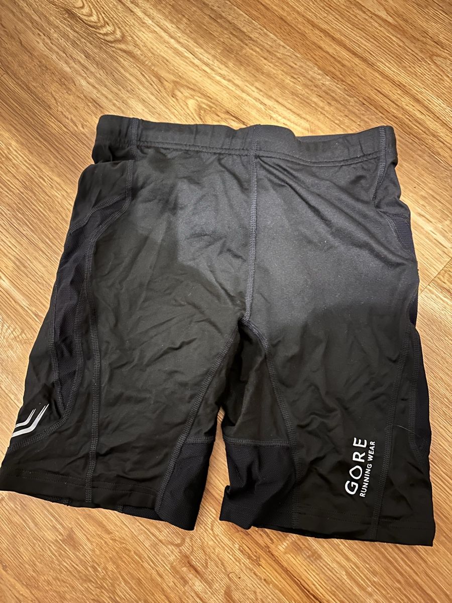 Pantaloni: Gore Rennradhose kurz oder Trainingshose – Usato da Kriens venduto da saleworld