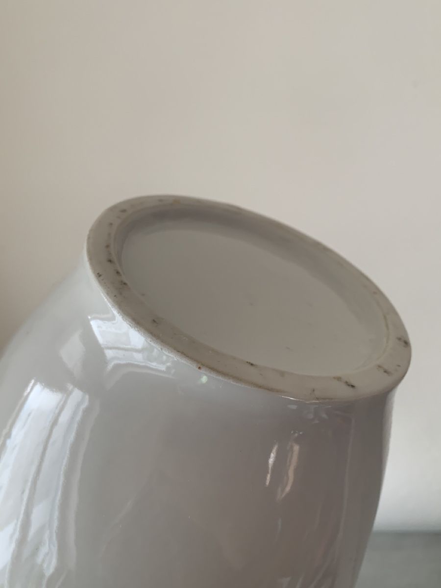 Vasen & Gefässe: Große Balauster-Vase blanc de chine – Gebraucht aus Basel von Amechan. 4