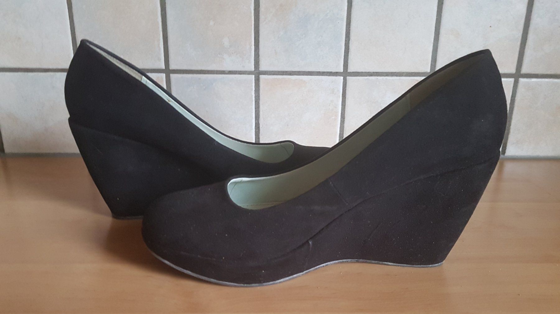 Damenschuhe: Chaussures noires talon compensé grandeur 39 marque Bata – Gebraucht aus Villiers von san_jn5w