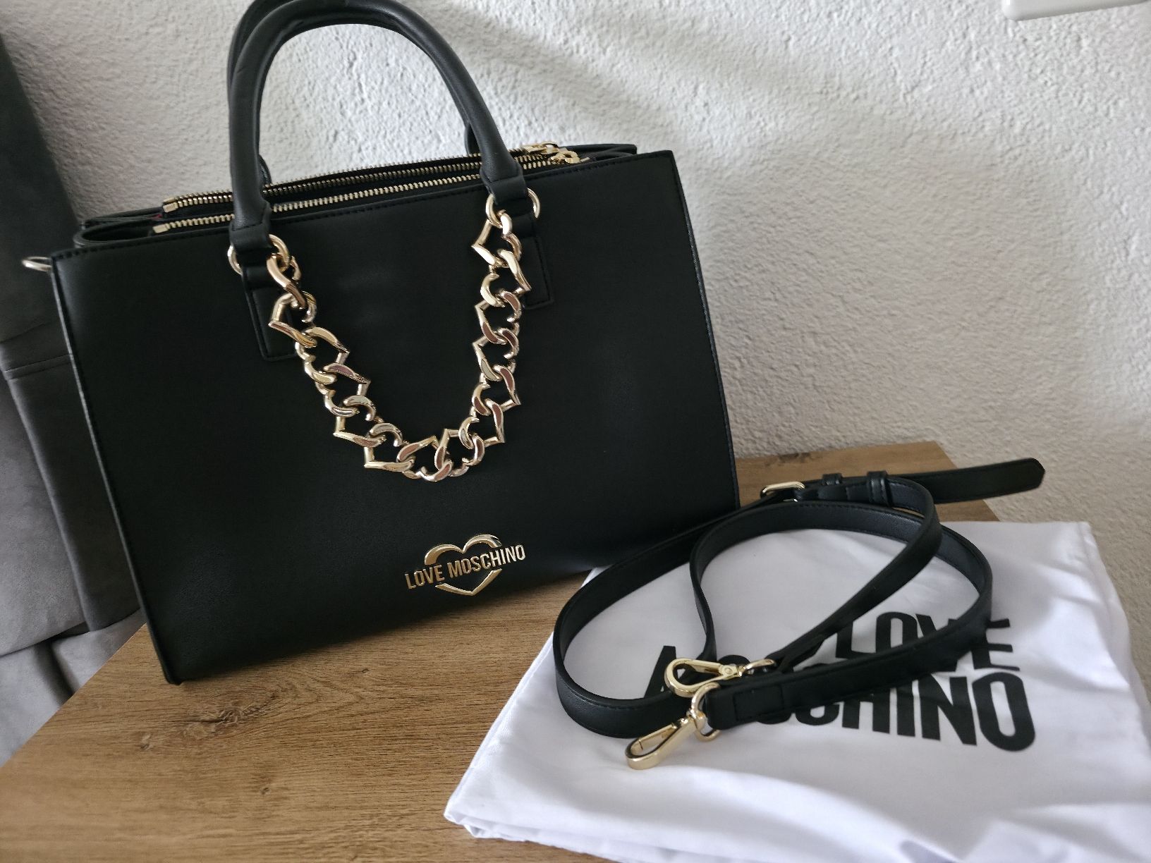Moschino Sacs femmes: LOVE MOSCHINO - Handbag  – Neuf (Voir description) à Derendingen par jas_5ws8
