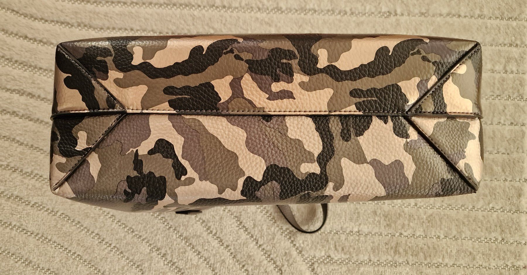 Guess Borse da donna: GUESS Wendetasche Camouflage – Usato da Bern venduto da Ssra 3