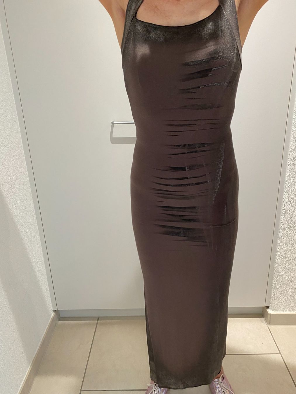 Issey Miyake Vestiti: Issey Miyake langes Strechkleid mit Seitenschlitz – Usato da Zürich venduto da Gemi 1