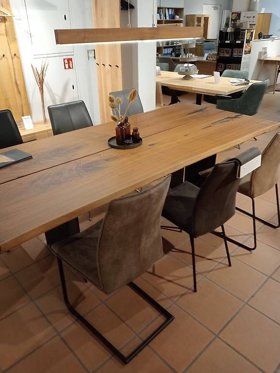 Tavoli: Esstisch 240cm Nussbaum – Usato da Wil SG venduto da troll_moebel 2