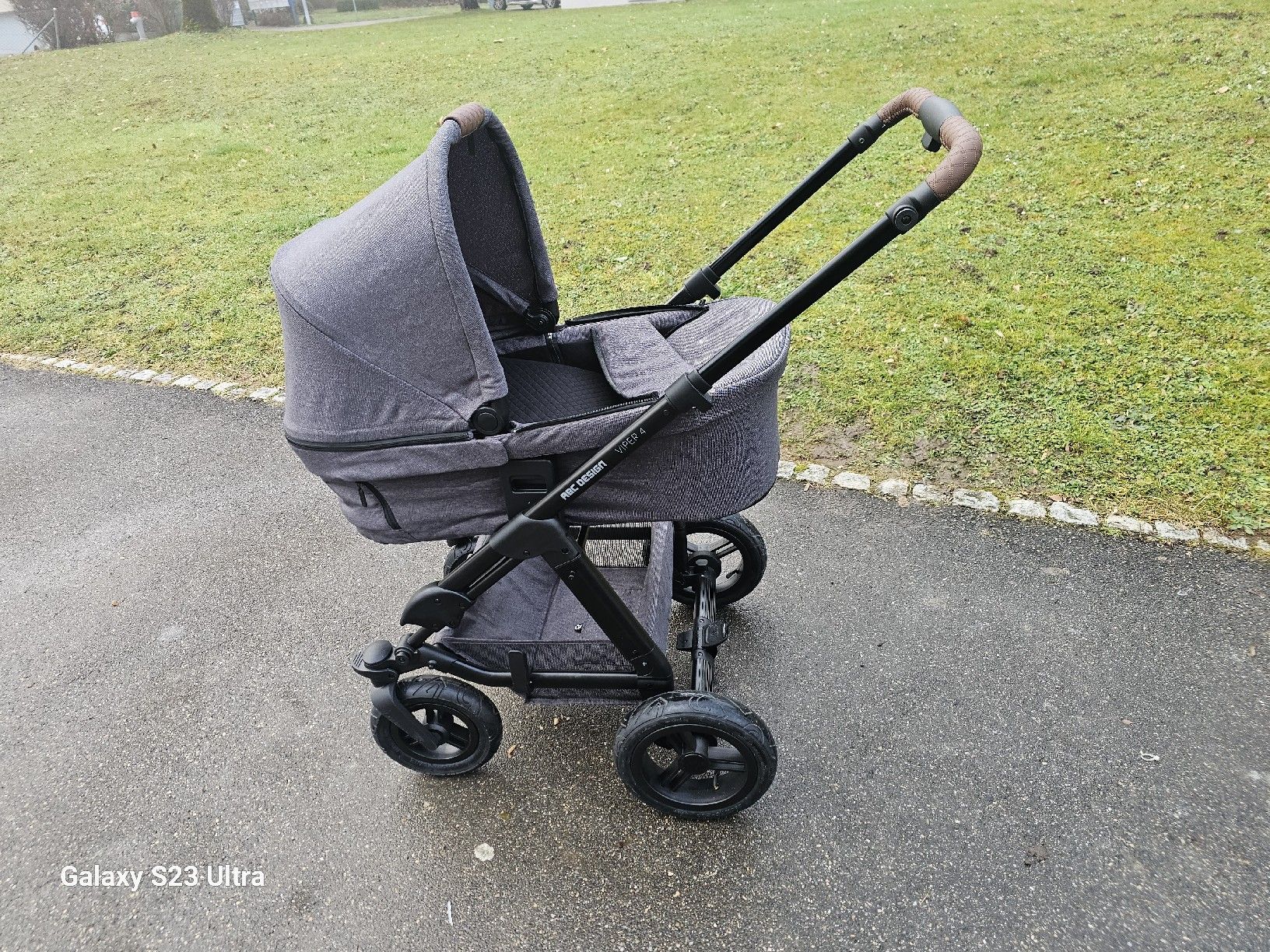 ABC Design Carrozzine: ABC Design Viper 4 Kinderwagen Grau – Usato da Dübendorf venduto da HelmiRDK8600 1