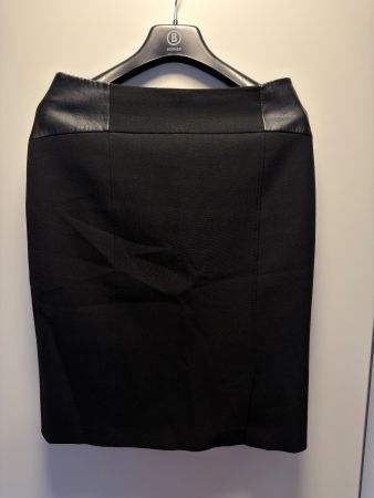 Jupe crayon noire, taille 38 - Élégante et chic!
