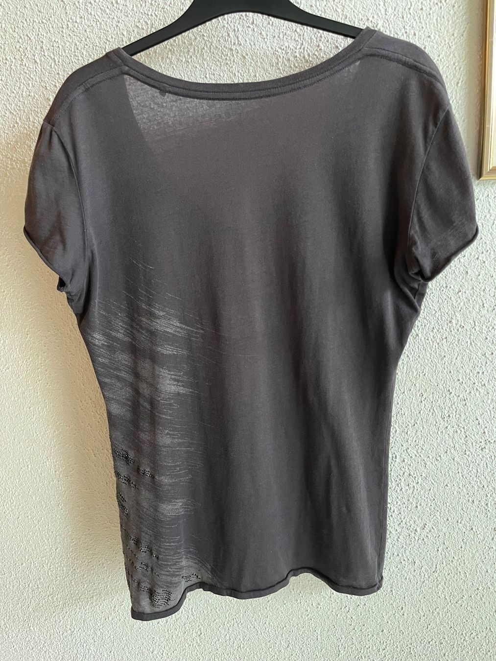 Guess T-shirt: dunkelgraues T-Shirt - Guess – Usato da Jonschwil venduto da juliana_pluess 1