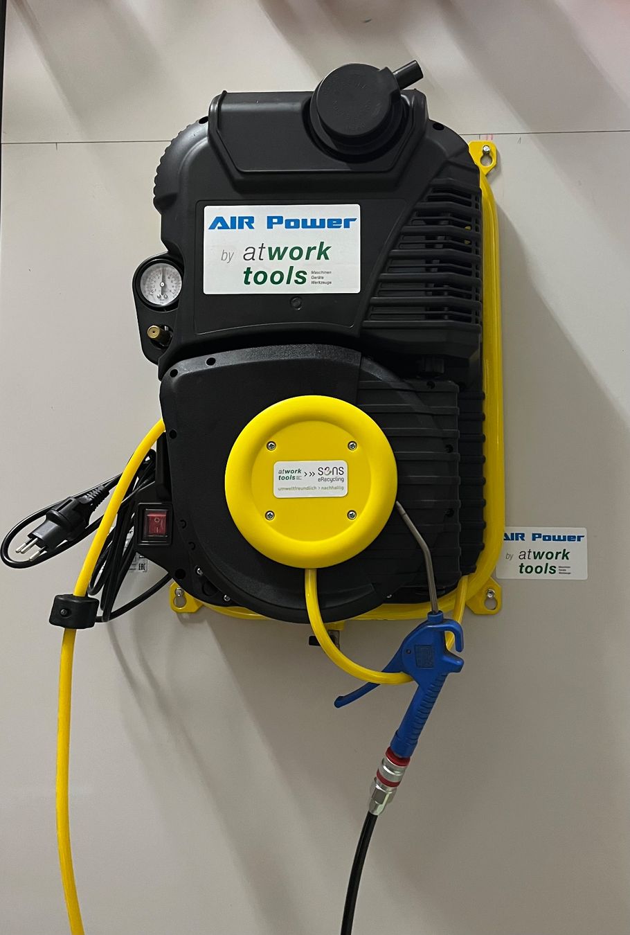 Compresseurs: Kompressor / Wandkompressor / 8 Bar / ölfrei – D'occasion à Rüttenen par atwork-tools