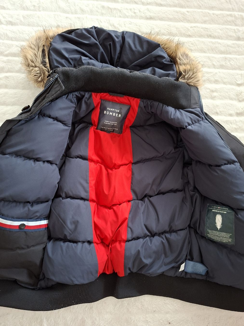 Tommy Hilfiger Giacche: Parka Tommy courte noire chaude avec capuche – Usato da Renens VD venduto da ser_j2fn 3