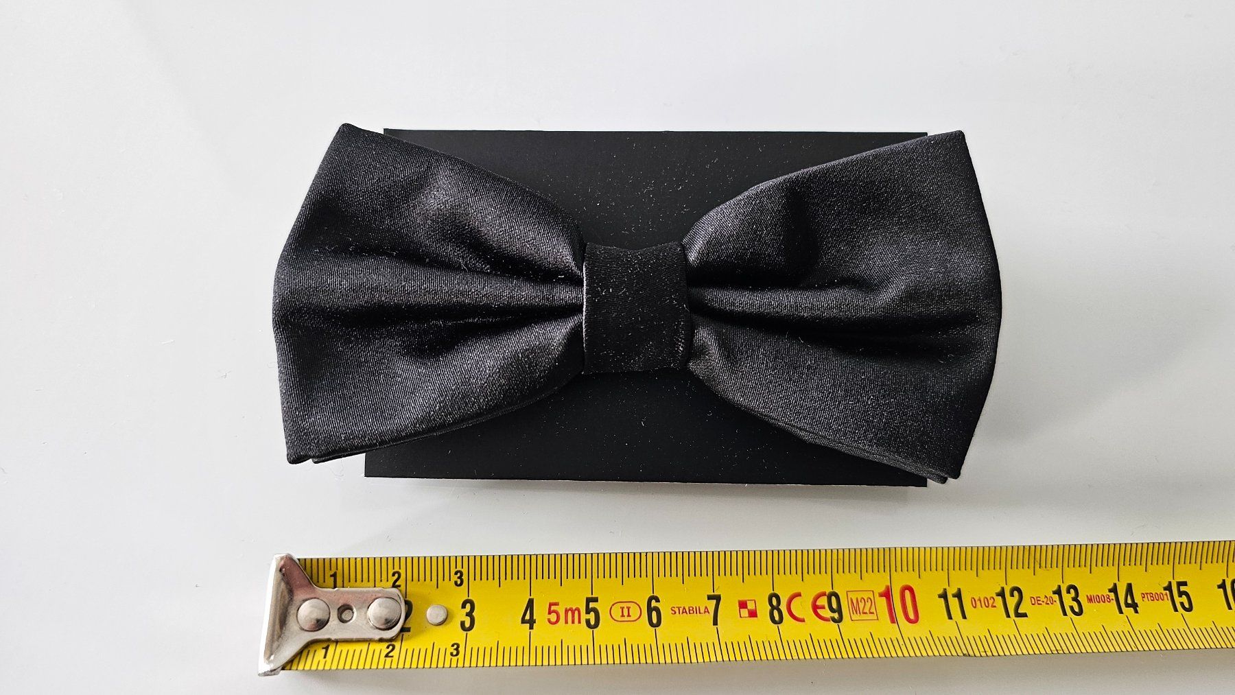 Cravatte: schwarze uni satin Fliege – Nuovo e nell'imballaggio originale da Fehraltorf venduto da herrenaccessoirsking 1