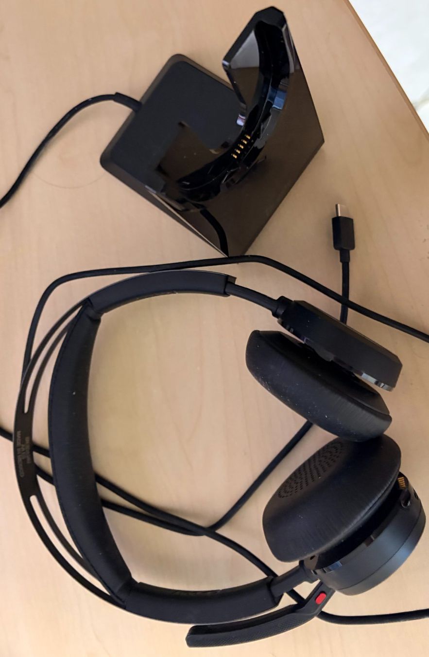 Hewlett Packard Kopfhörer: HP Headset Poly Voyager Focus 2 MS USB-C inkl. Ladestation – Gebraucht aus Unterkulm von Robwell 1