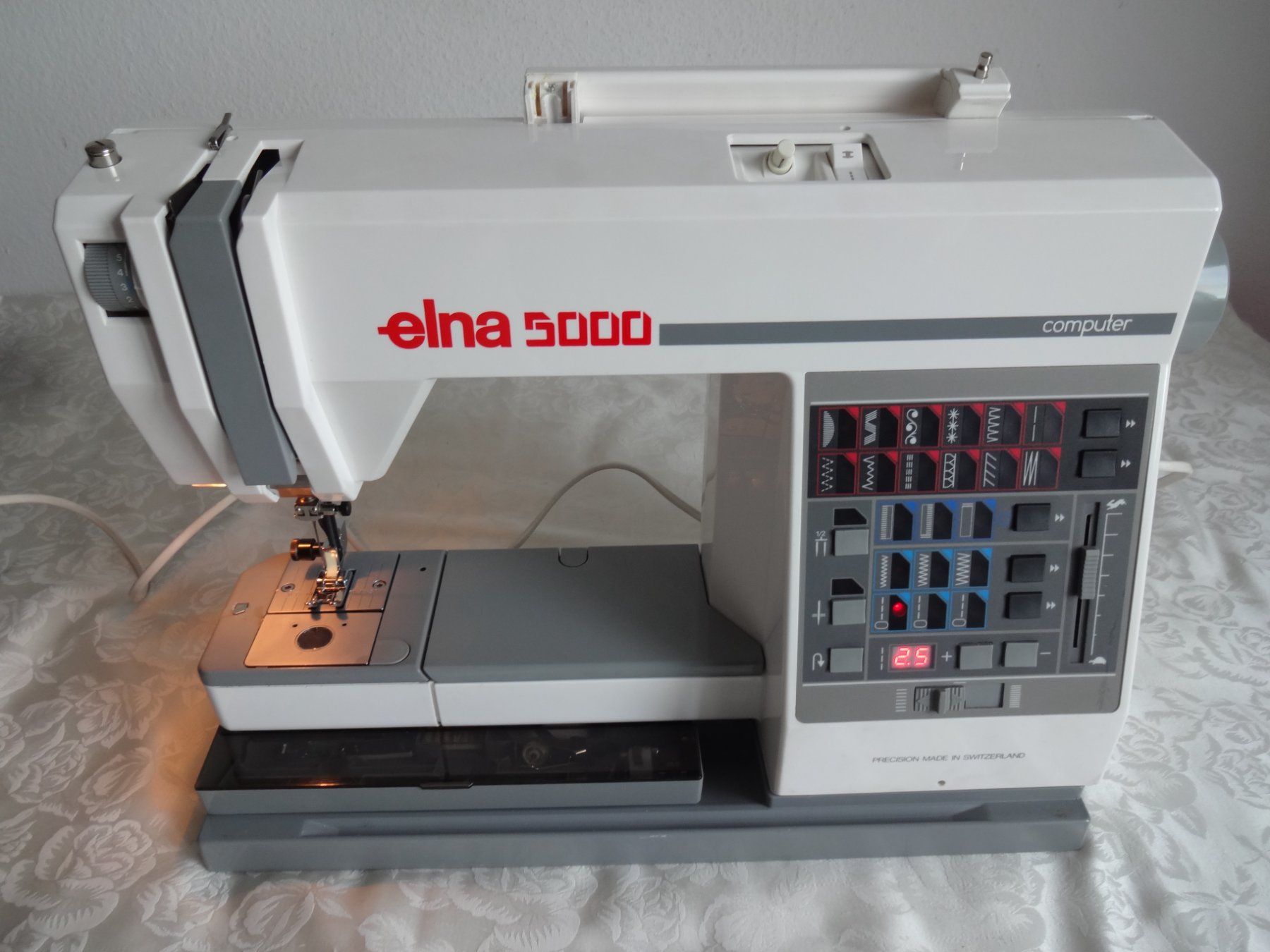 Elna Macchine da cucire: Elna 5000 - Nähmaschine – Difettoso da Frauenfeld venduto da Jahy 1